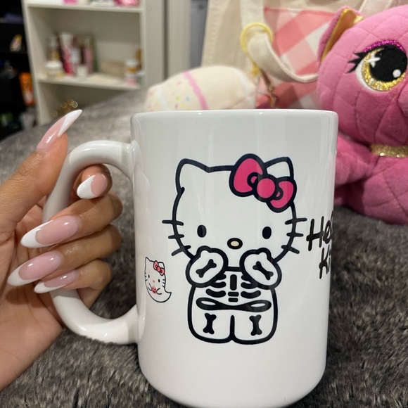 NEW Hello Kitty Halloween Mugs! 🎃 - Picture 5 of 5